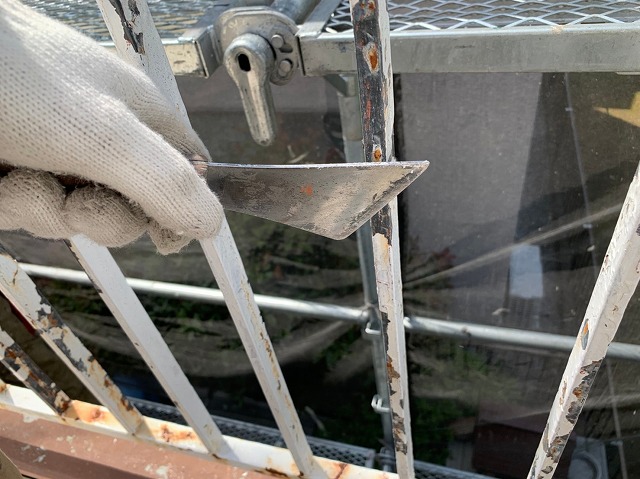 手摺りケレン作業